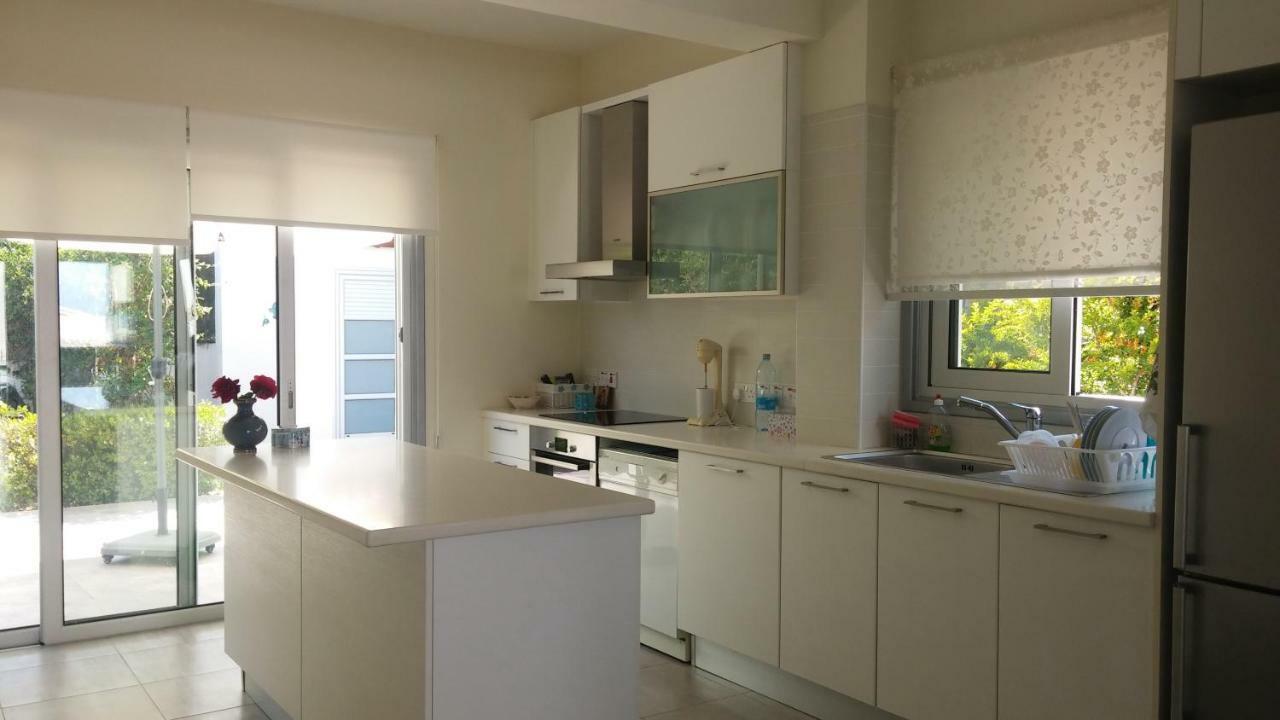 Family Home Protaras Extérieur photo