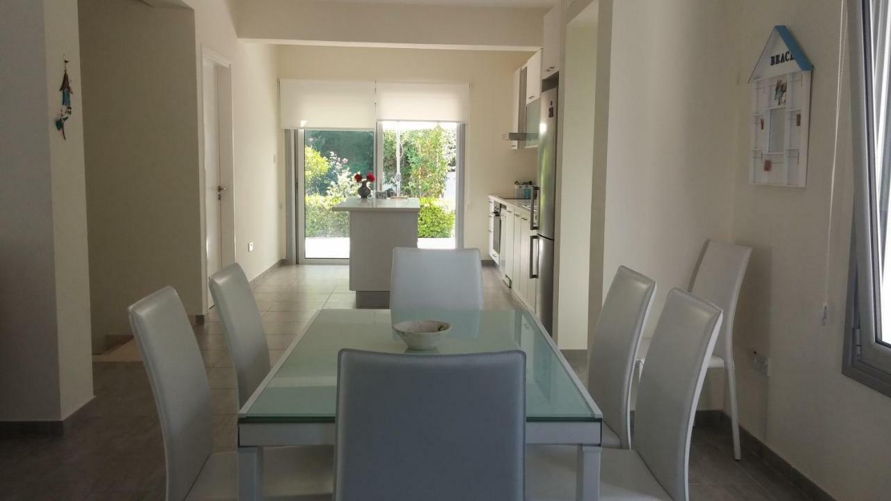 Family Home Protaras Extérieur photo